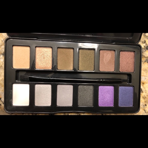 BH Cosmetics Nude Rose Night Fall & FREE gift - Picture 1 of 5